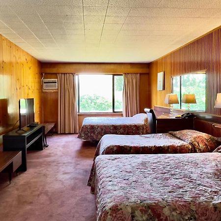 Airport Inn Quesnel Εξωτερικό φωτογραφία