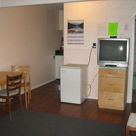 Airport Inn Quesnel Δωμάτιο φωτογραφία