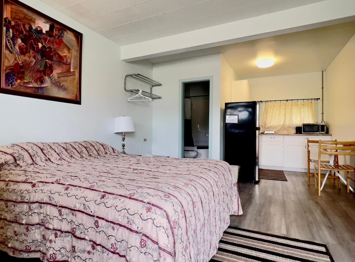 Airport Inn Quesnel Εξωτερικό φωτογραφία