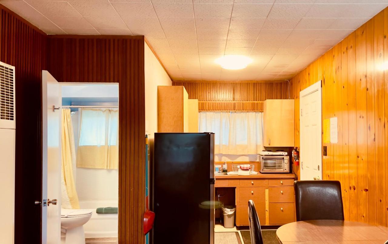 Airport Inn Quesnel Εξωτερικό φωτογραφία