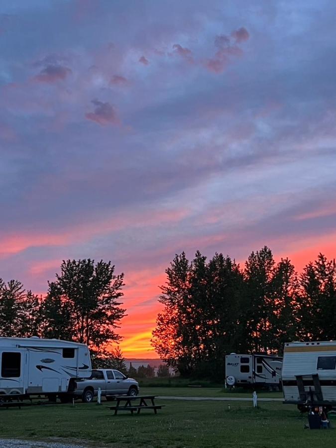 Airport Inn Quesnel Εξωτερικό φωτογραφία