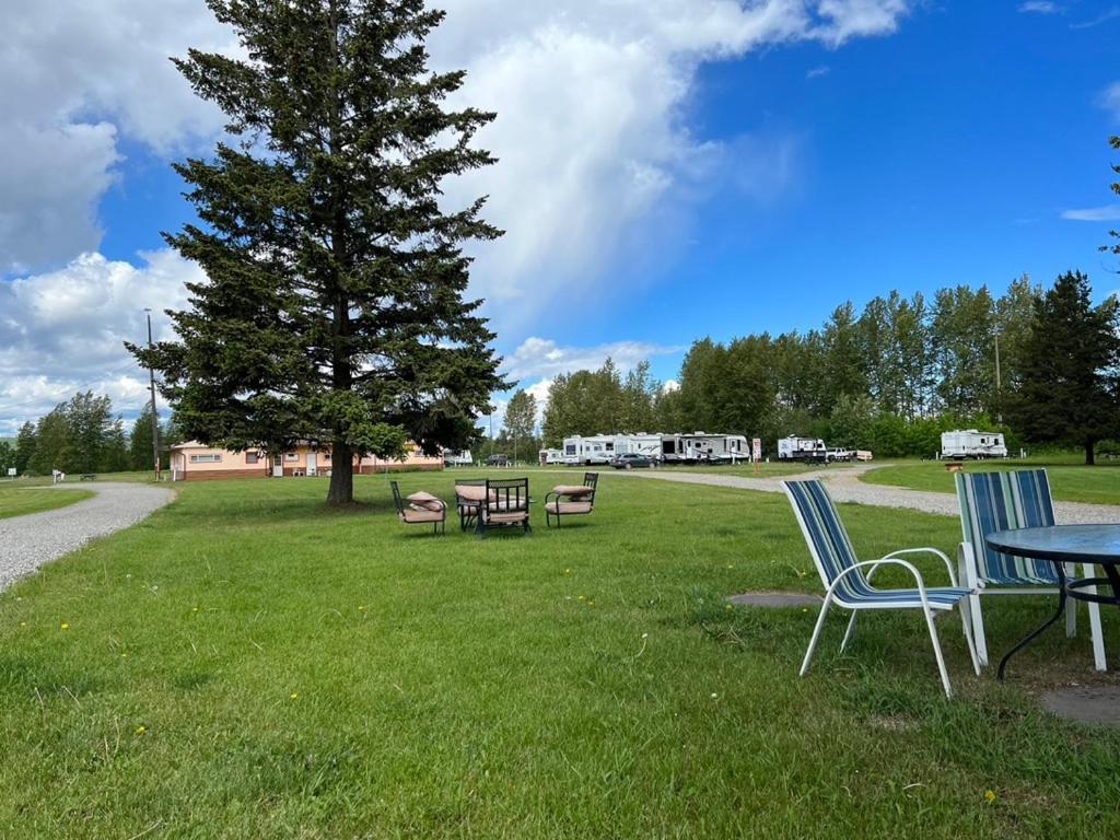 Airport Inn Quesnel Εξωτερικό φωτογραφία