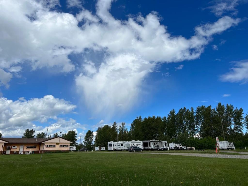 Airport Inn Quesnel Εξωτερικό φωτογραφία