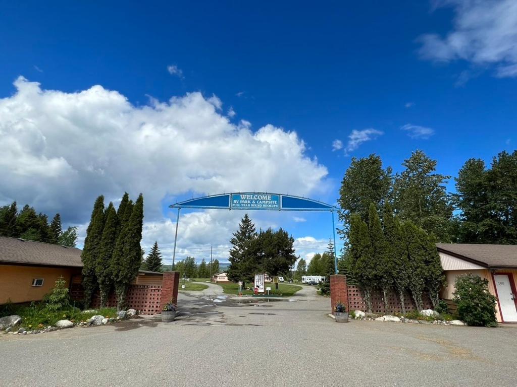 Airport Inn Quesnel Εξωτερικό φωτογραφία