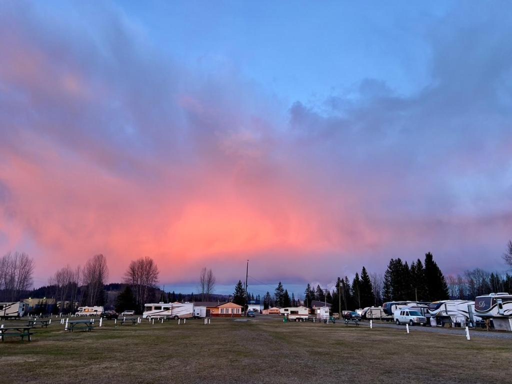 Airport Inn Quesnel Εξωτερικό φωτογραφία