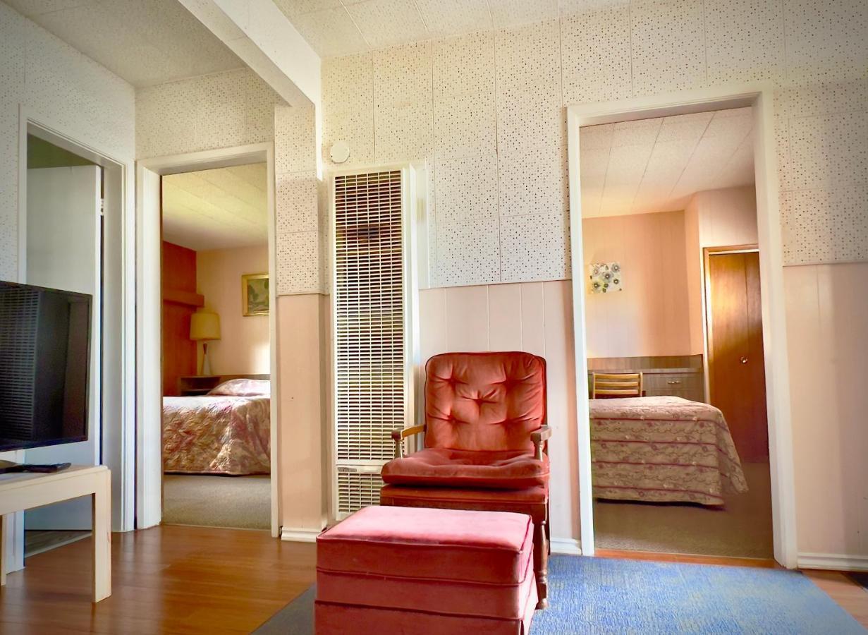 Airport Inn Quesnel Εξωτερικό φωτογραφία