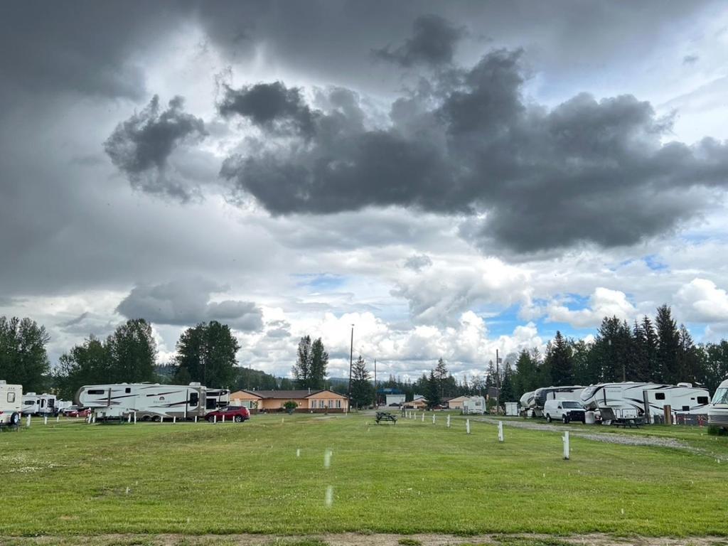 Airport Inn Quesnel Εξωτερικό φωτογραφία