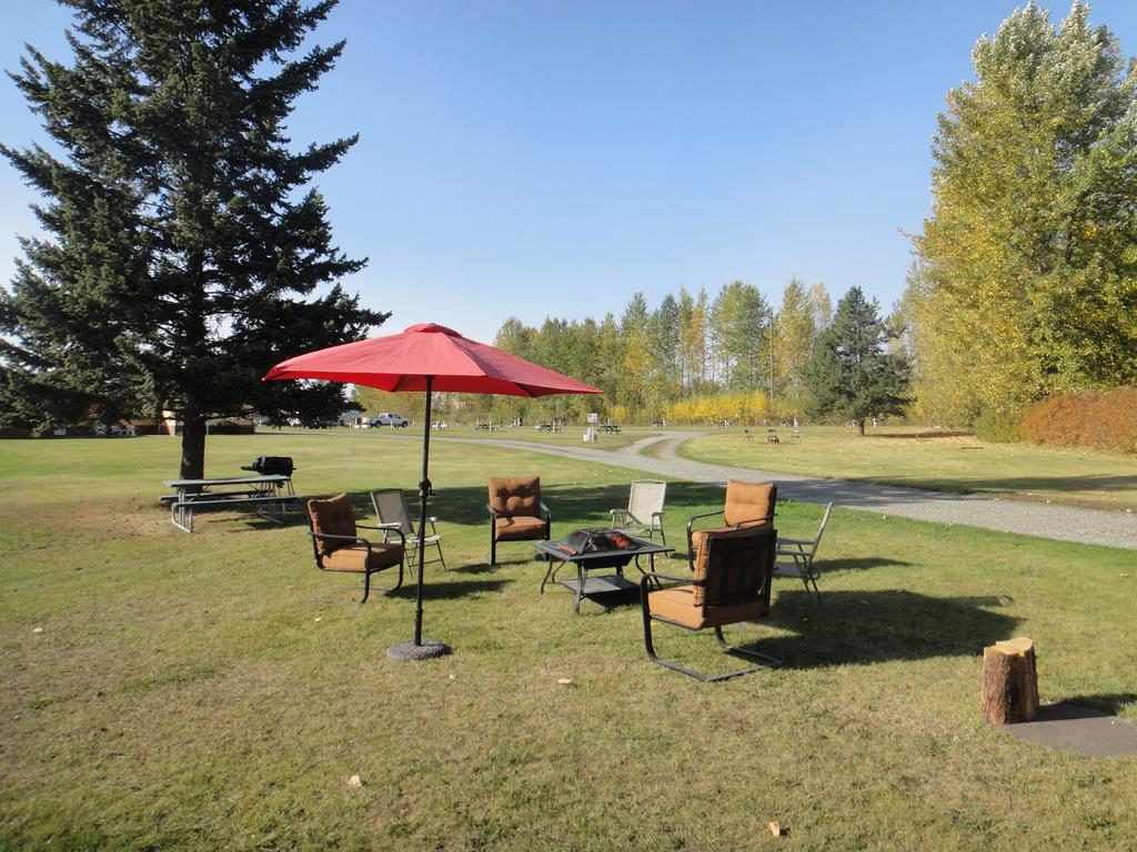 Airport Inn Quesnel Εξωτερικό φωτογραφία
