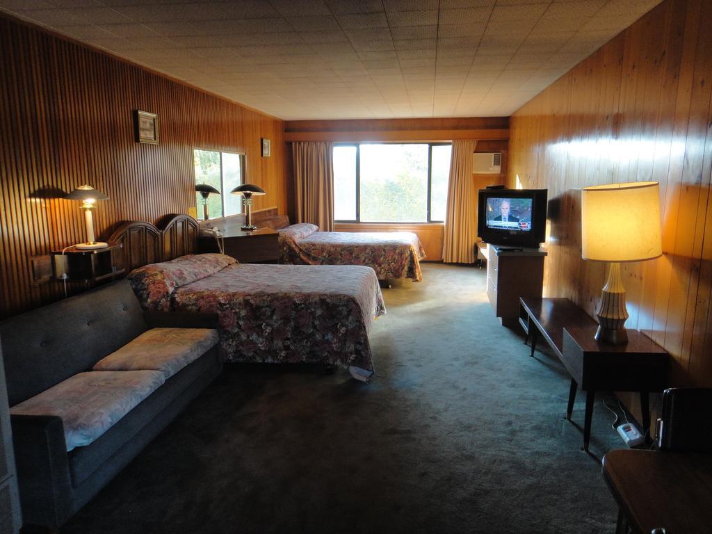 Airport Inn Quesnel Δωμάτιο φωτογραφία
