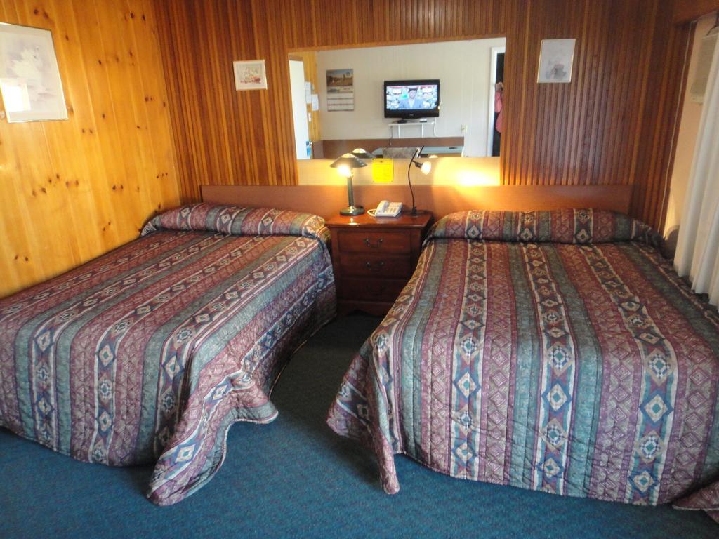 Airport Inn Quesnel Δωμάτιο φωτογραφία