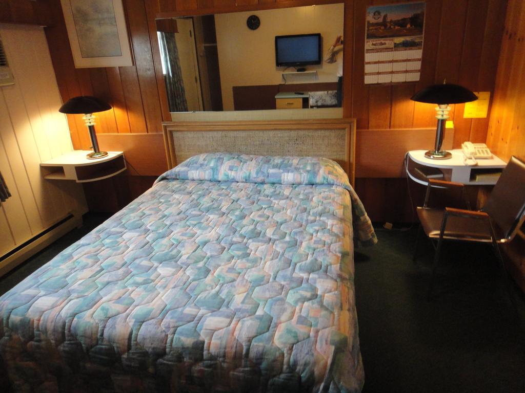 Airport Inn Quesnel Δωμάτιο φωτογραφία
