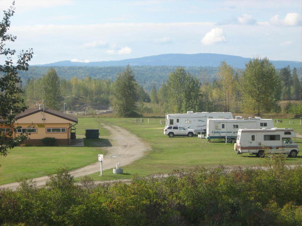 Airport Inn Quesnel Εξωτερικό φωτογραφία