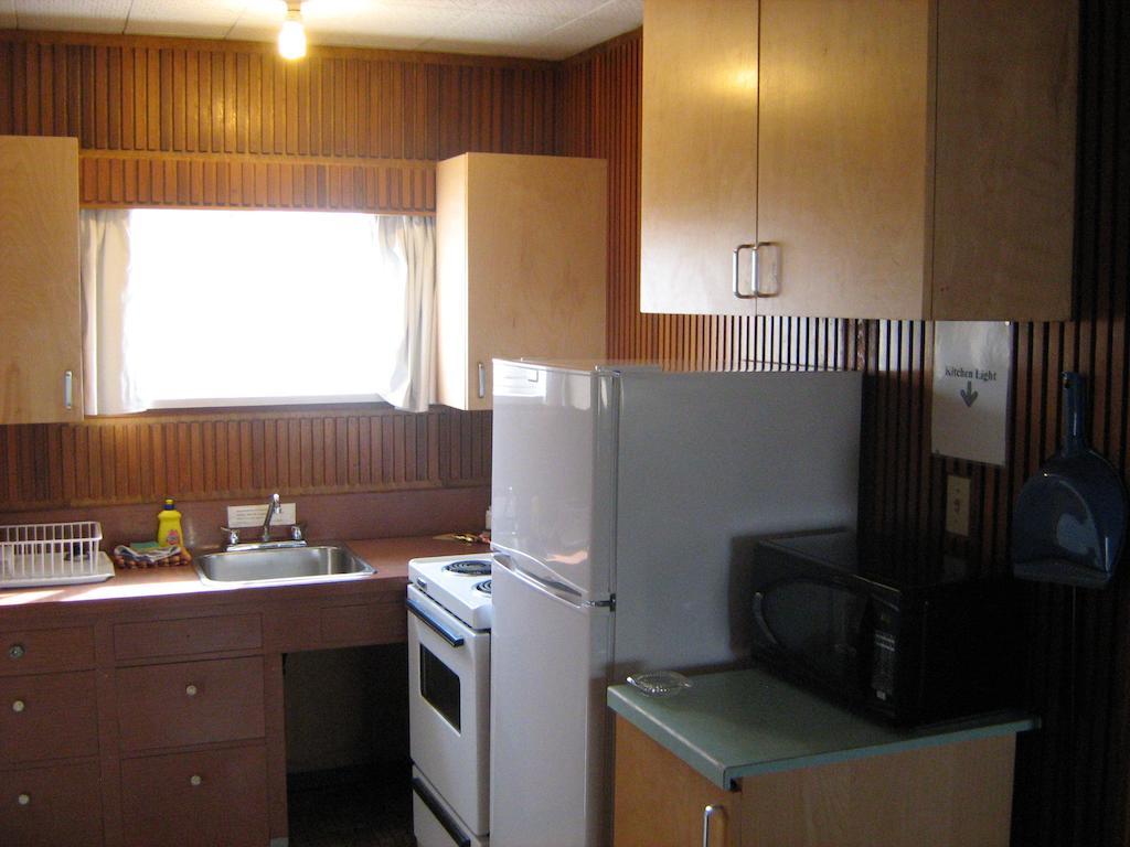 Airport Inn Quesnel Δωμάτιο φωτογραφία