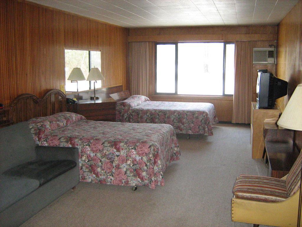 Airport Inn Quesnel Δωμάτιο φωτογραφία