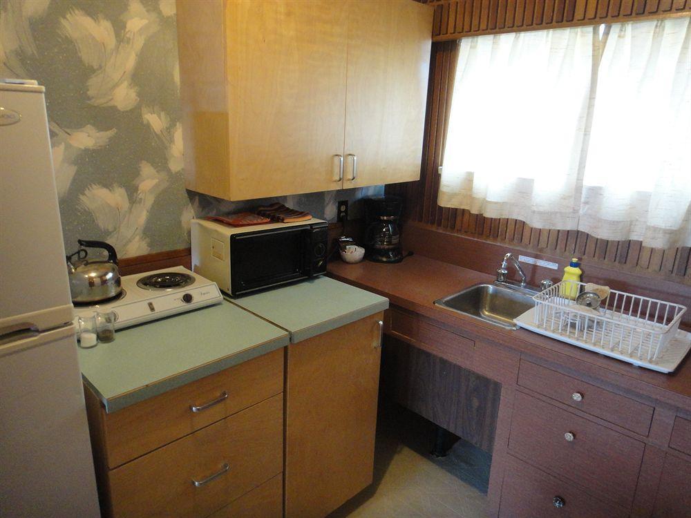 Airport Inn Quesnel Εξωτερικό φωτογραφία