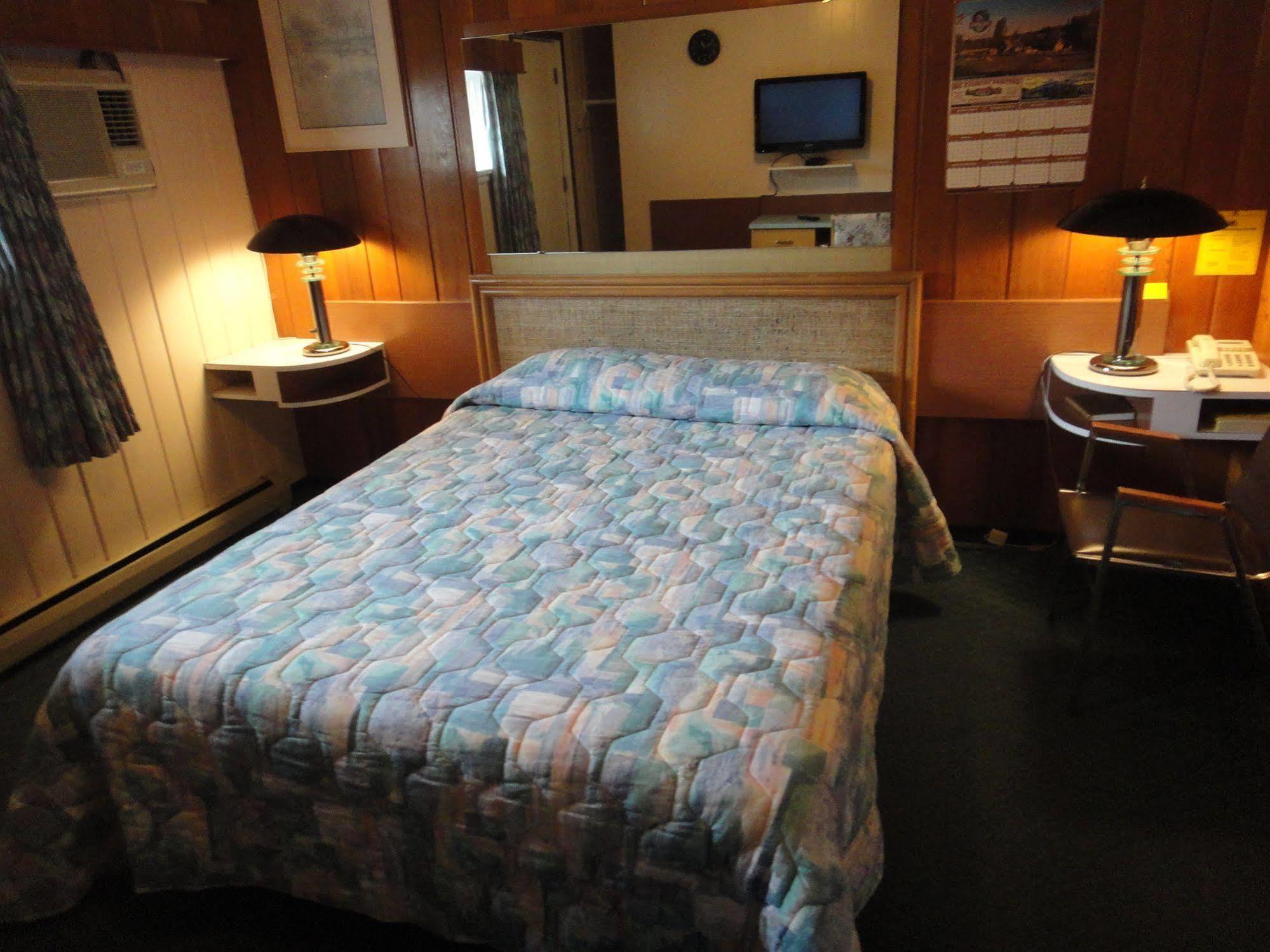 Airport Inn Quesnel Εξωτερικό φωτογραφία