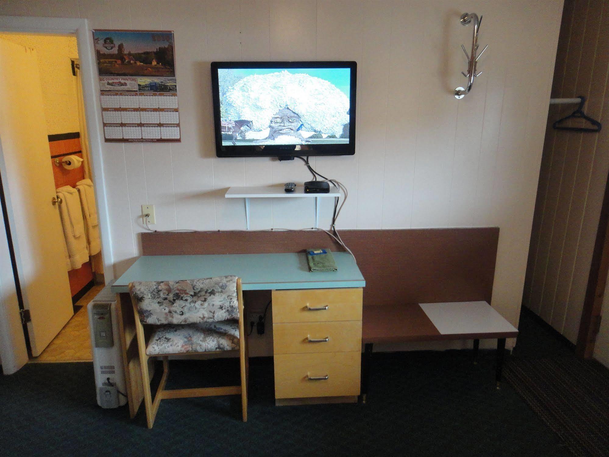 Airport Inn Quesnel Εξωτερικό φωτογραφία