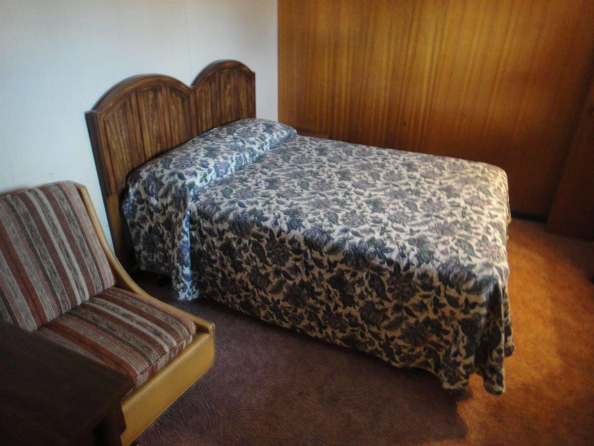 Airport Inn Quesnel Εξωτερικό φωτογραφία